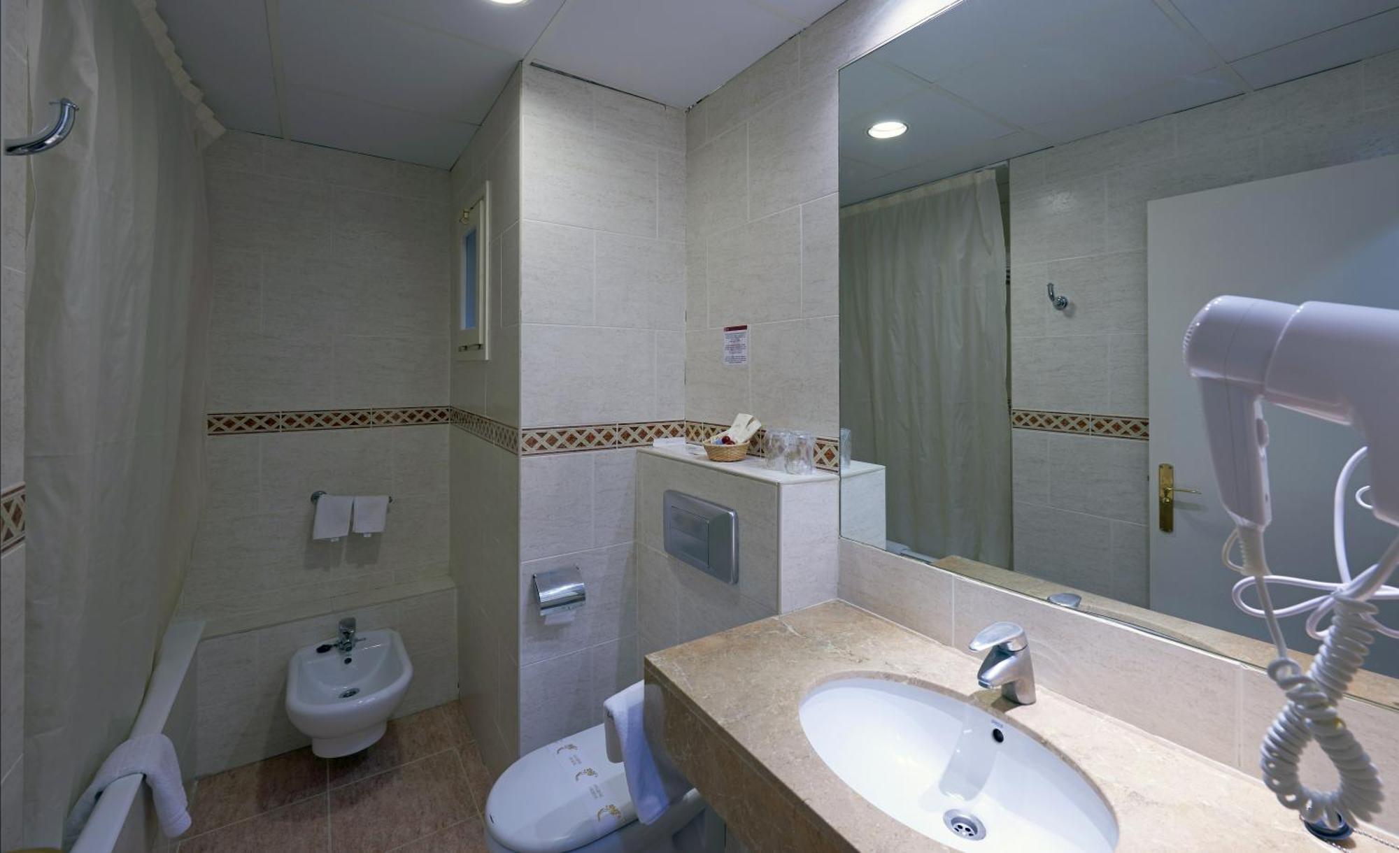 Hotel Abat Cisneros 3*